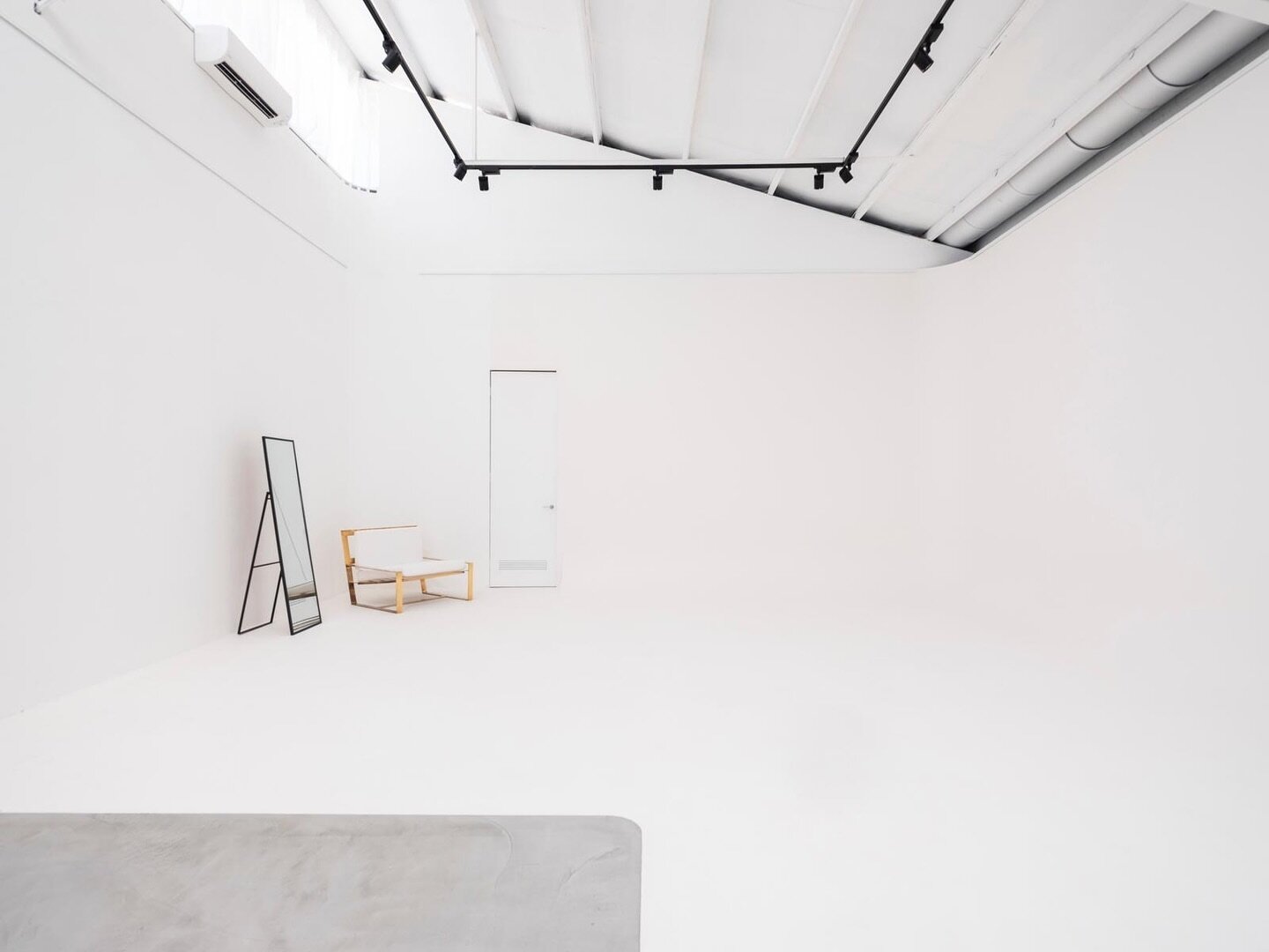 Looking for a space to let your creativity flow? Our studio isn&rsquo;t just for photoshoots &ndash; it&rsquo;s perfect for filming, fashion showings, creating content, or even hosting a yoga class!🫶