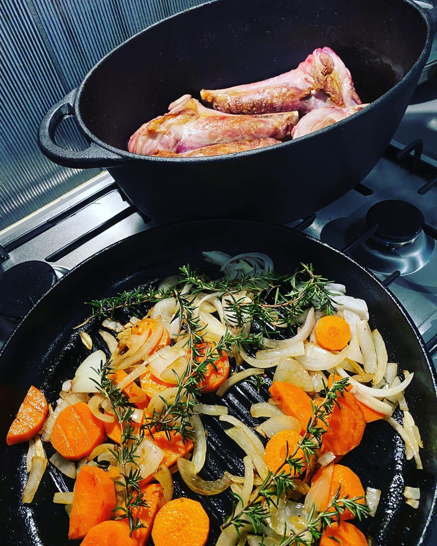 Well, if it going to act like Winter, I will eat like Winter!!

Just prepping lamb shanks with red wine &amp; rosemary before I pop them into the oven for the next 3 1/2 hours. 😋

(They better be good - their price has at least tripled in the few ye