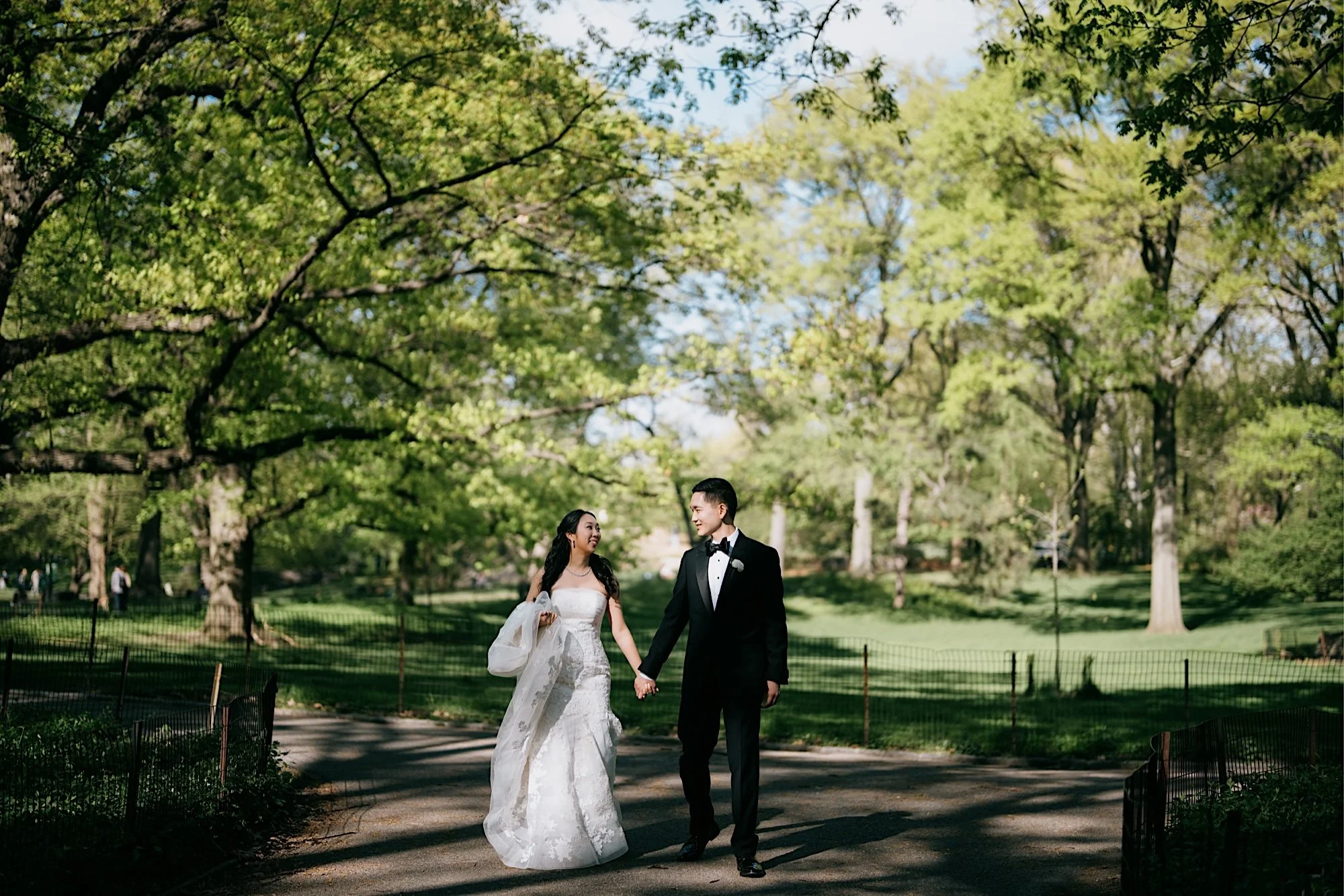 01_lizevanWED-0265_Spring wedding at the New York Historical Society on the Upper West Side of New York City, Manhattan..jpg