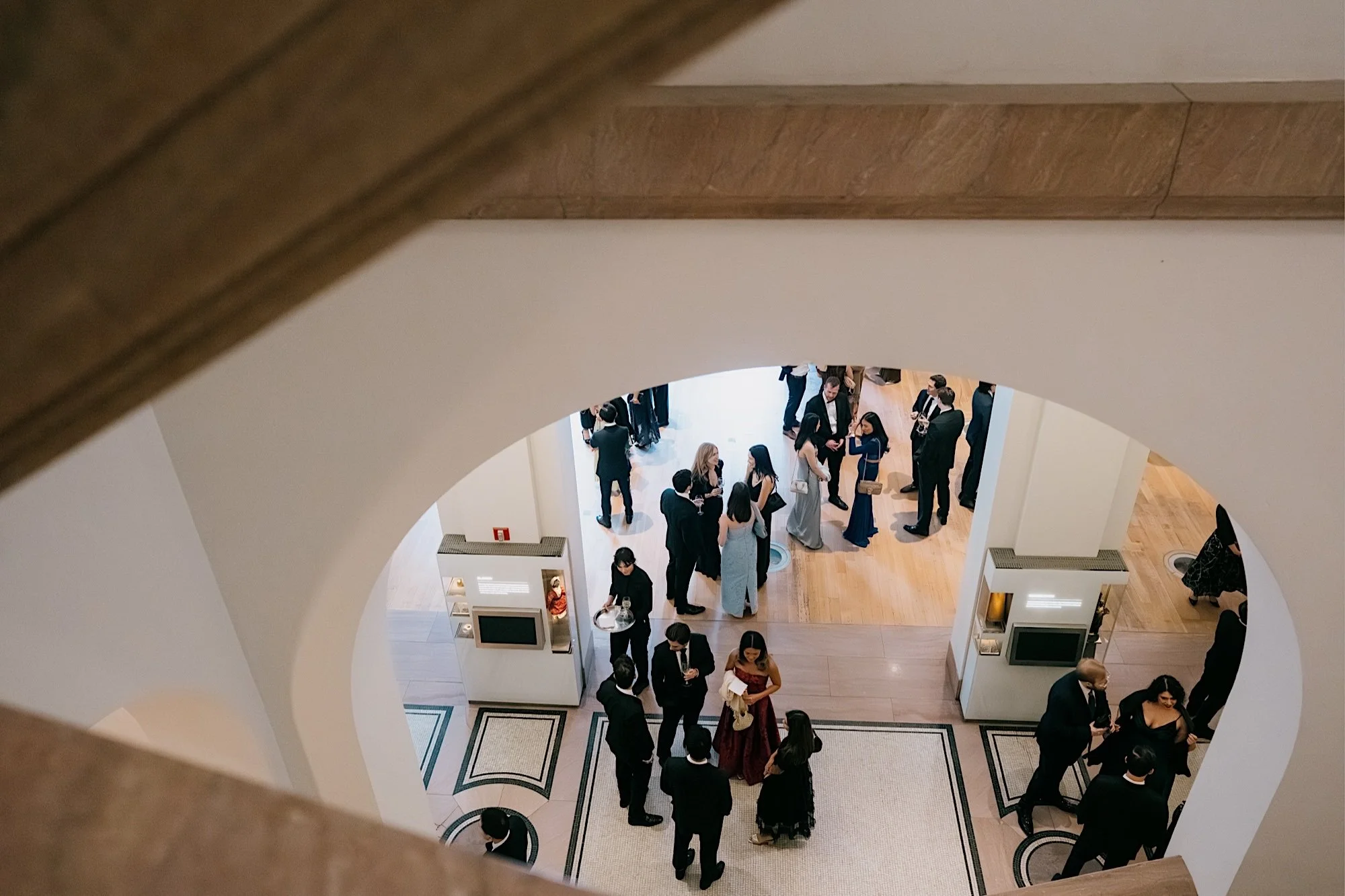 07_lizevanWED-0389_Spring wedding at the New York Historical Society on the Upper West Side of New York City, Manhattan..jpg