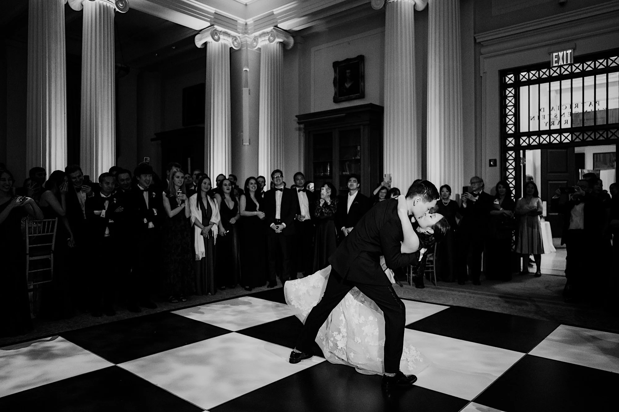 22_lizevanWED-0937_Spring wedding at the New York Historical Society on the Upper West Side of New York City, Manhattan..jpg