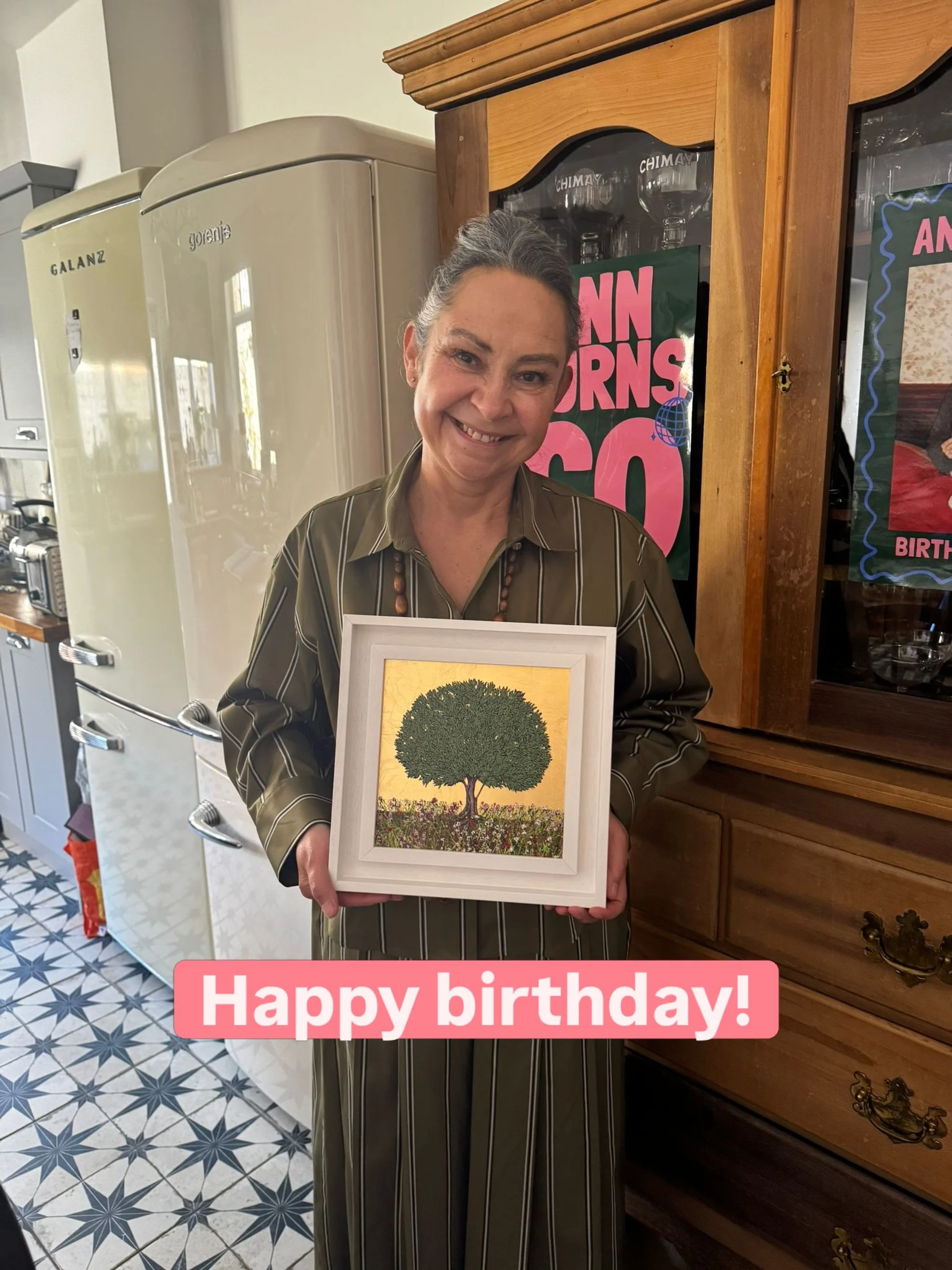 I really like when my collectors send me photos of the whereabouts of my work. This small but mighty olive tree was a birthday present from Gill to Ann in Wrexham. Happy Birthday Ann!!🎂#soldart #birthdaypresent🎁 #artcollectors #olivetree #olivetree