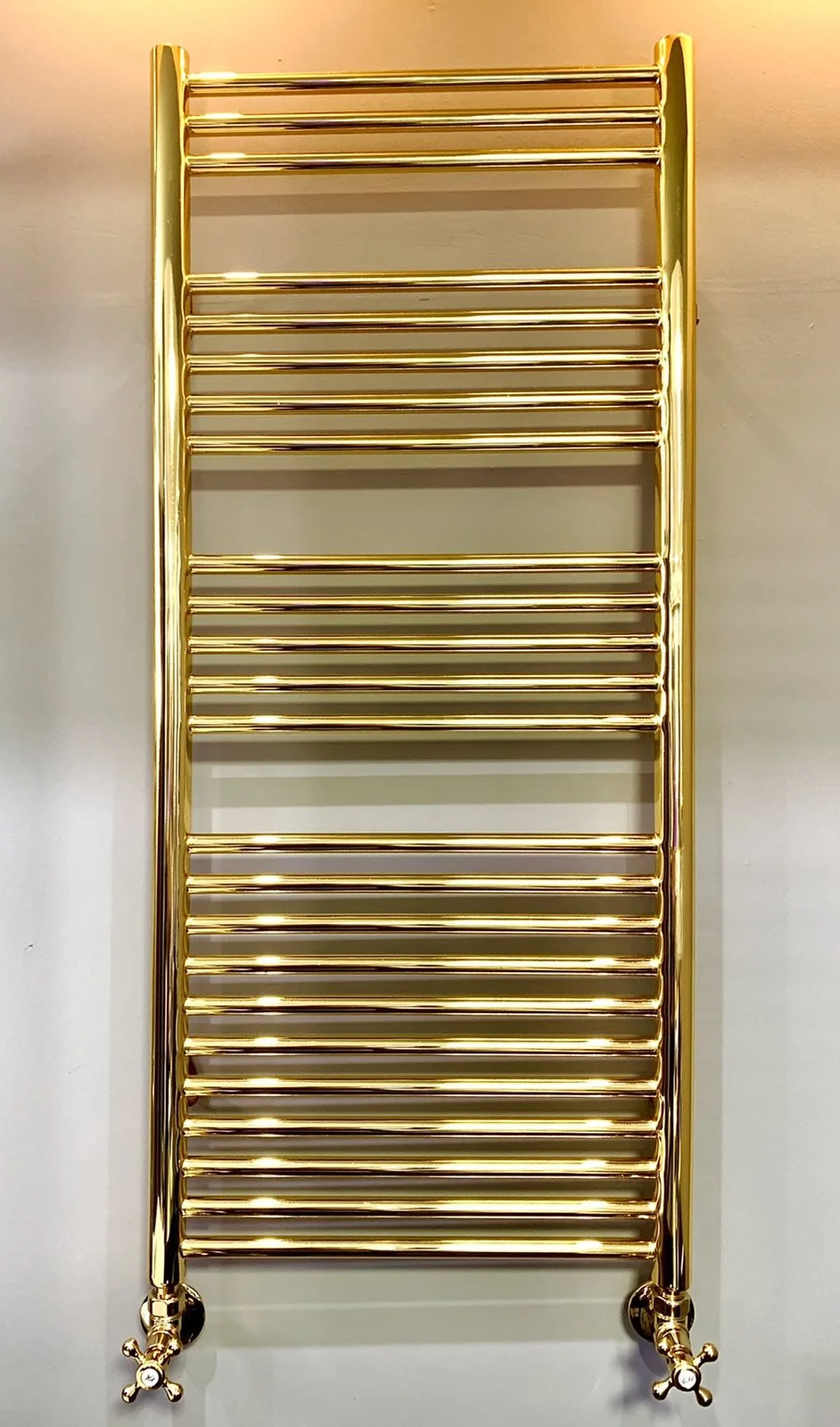 petsetokremastra-chalkou-diakosmitiko-kalorifer-mpaniou-chryso-24k.jpg