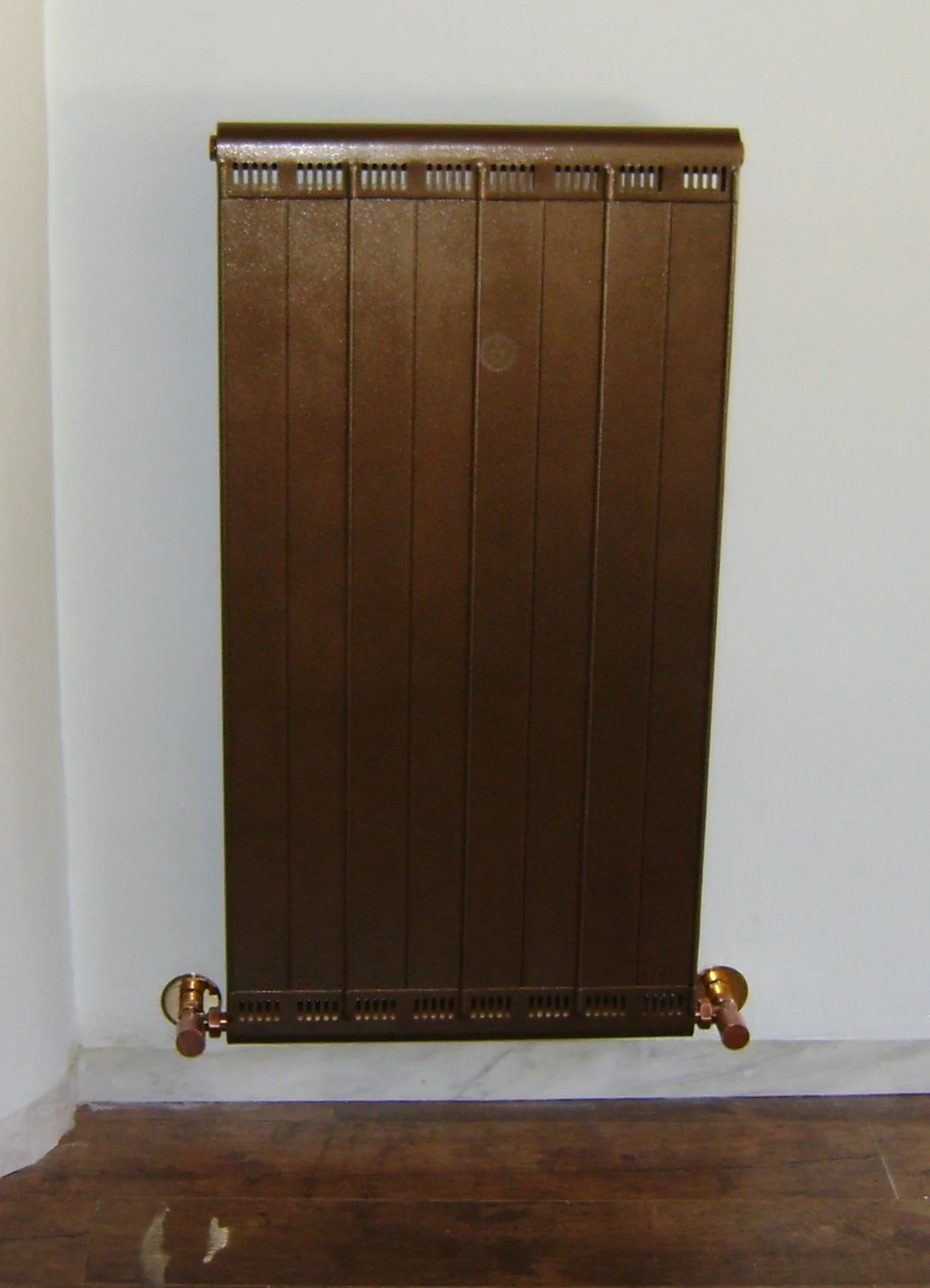 panel-chalkou-alouminiou-diakosmitiko-kalorifer-katheto-kafe.jpg