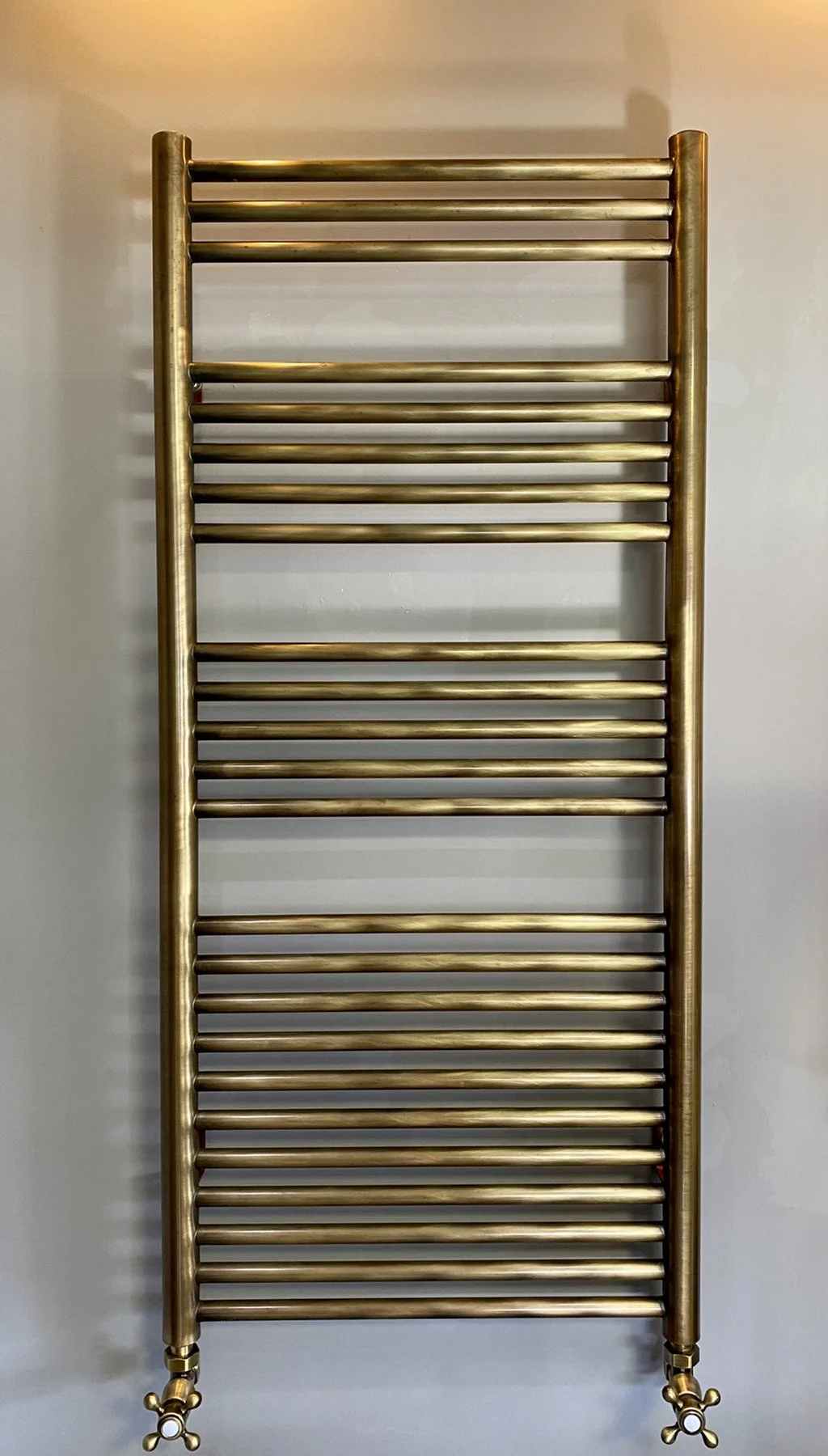 petsetokremastra-chalkou-diakosmitiko-kalorifer-mpaniou-bronze-2.jpg