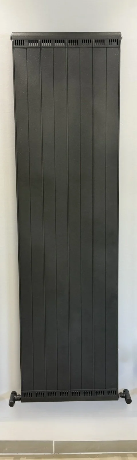 panel-chalkou-alouminiou-diakosmitiko-kalorifer-katheto-anthraki.jpg