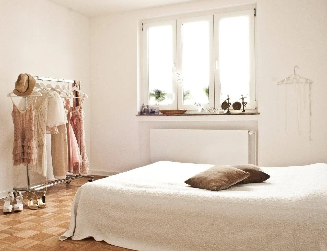 Plan διακοσμητικό καλοριφέρ, χρώματος λευκό, ιδανικό για υπνοδωμάτιο