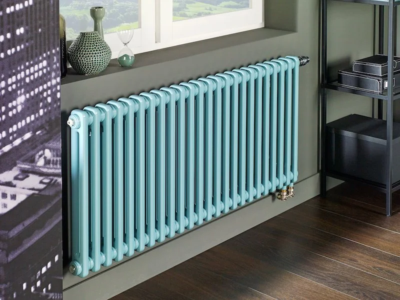 Delta Laserline 2 διακοσμητικό καλοριφέρ, κάθετης τοποθέτησης, χρώματος γαλάζιο, ιδανικό για υπνοδωμάτιο