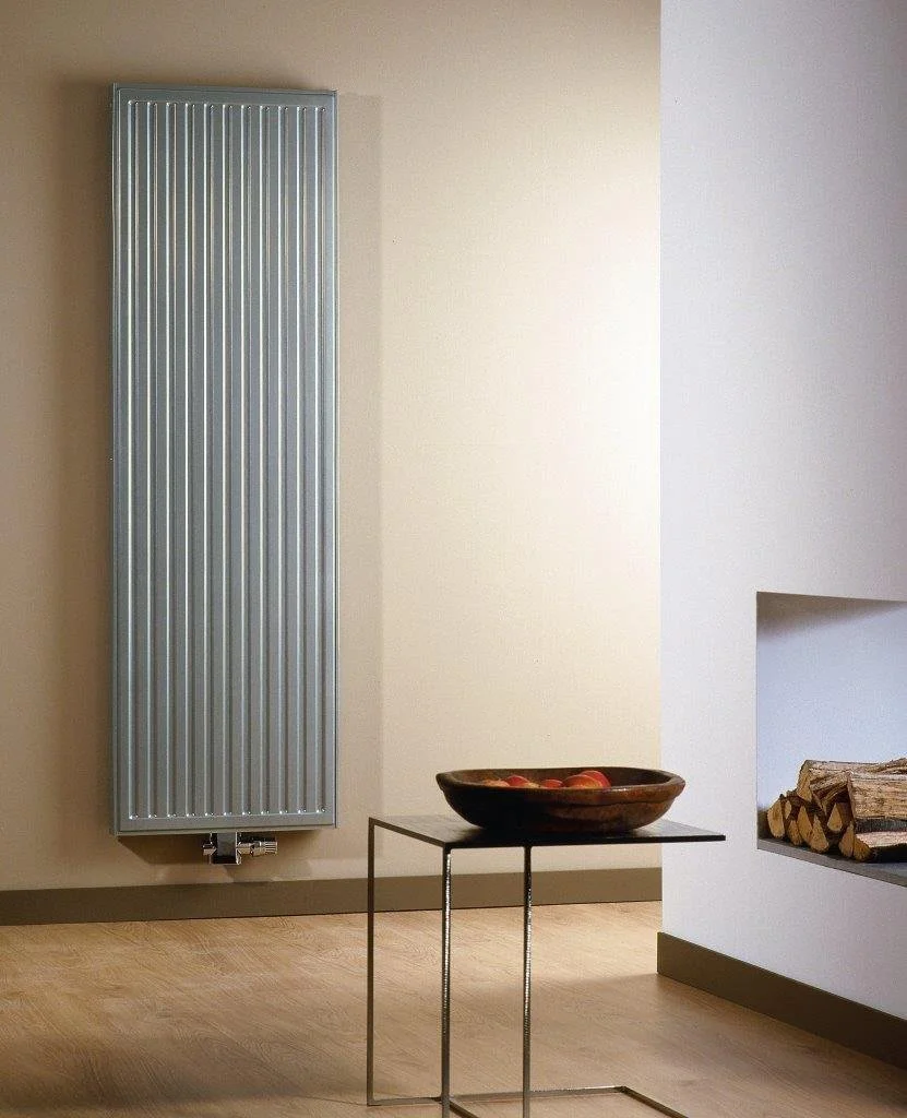 Vertical διακοσμητικό καλοριφέρ, κάθετης τοποθέτησης, χρώματος γκρι, ιδανικό για σαλόνι