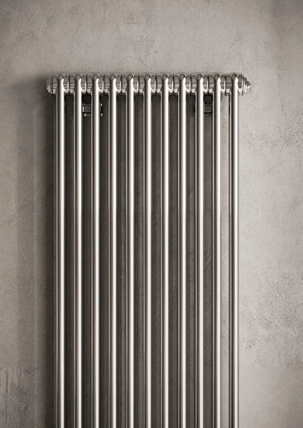 Tesi 2 διακοσμητικό καλοριφέρ, κάθετης τοποθέτησης, χρώματος χρώμιο, λεπτομέρεια σωλήνας