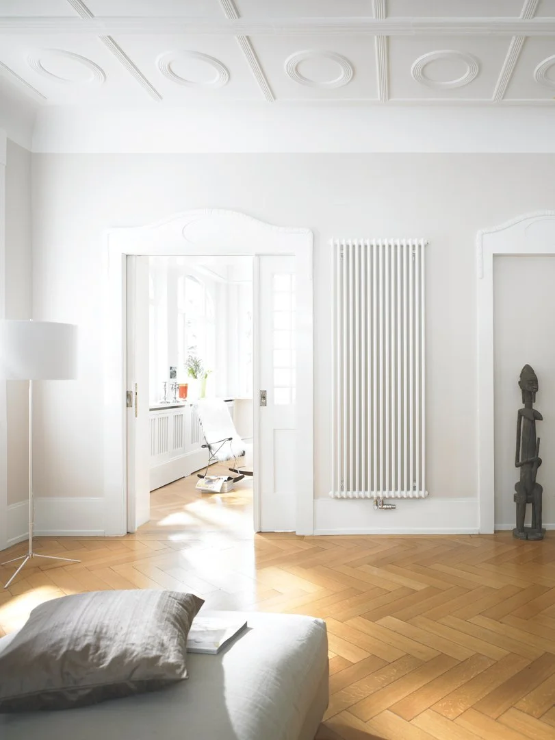 charleston-diakosmitiko-kalorifer-katheto-leuko-saloni.jpg