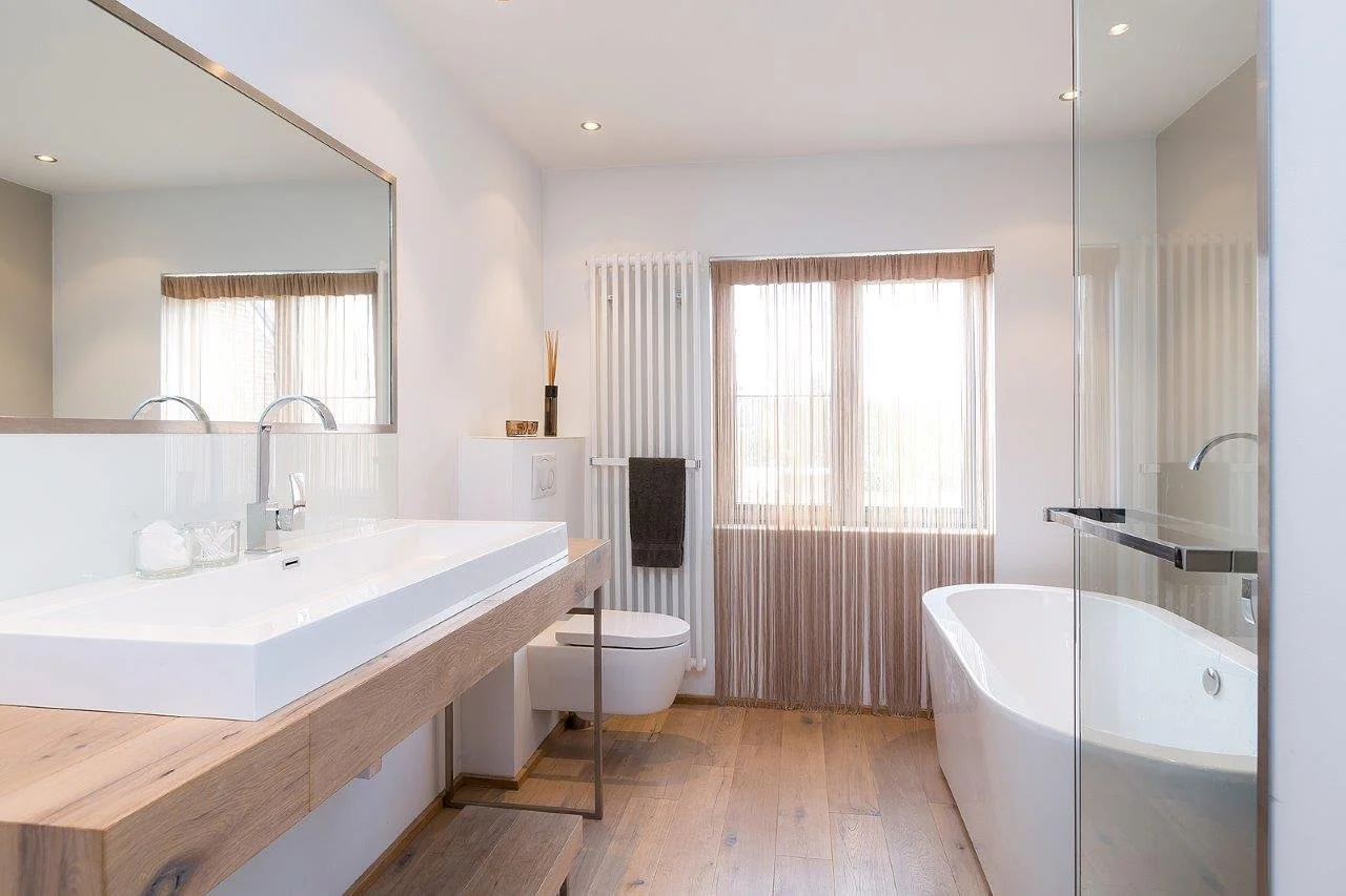 Delta Twin διακοσμητικό καλοριφέρ, κάθετης τοποθέτησης, χρώματος λευκό, ιδανικό για μπάνιο