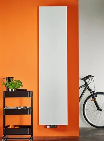 Kos διακοσμητικό καλοριφέρ, κάθετης τοποθέτησης, χρώματος λευκό, ιδανικό για υπνοδωμάτιο