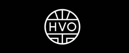 Een zwart-wit logo met een cirkel en de letters 'HVO' erin.