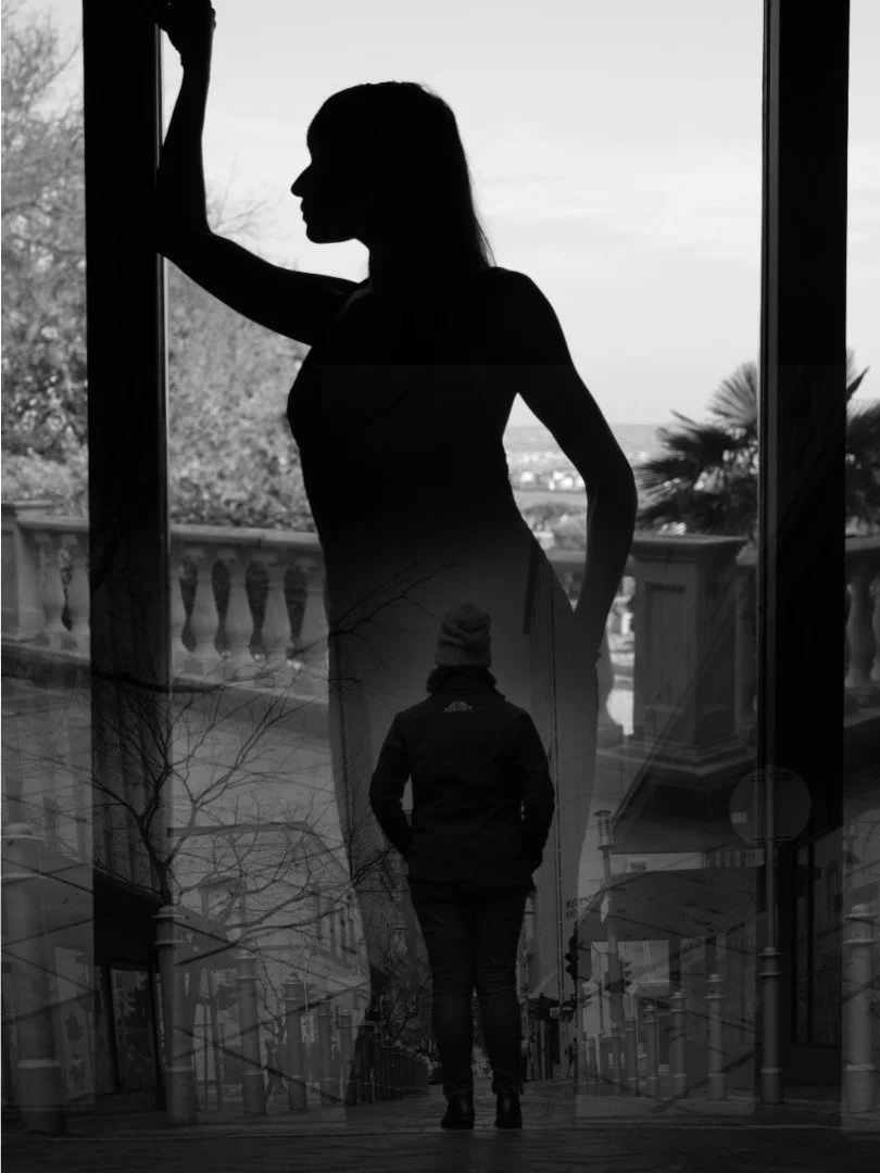 SS003-OV The Pose.jpg