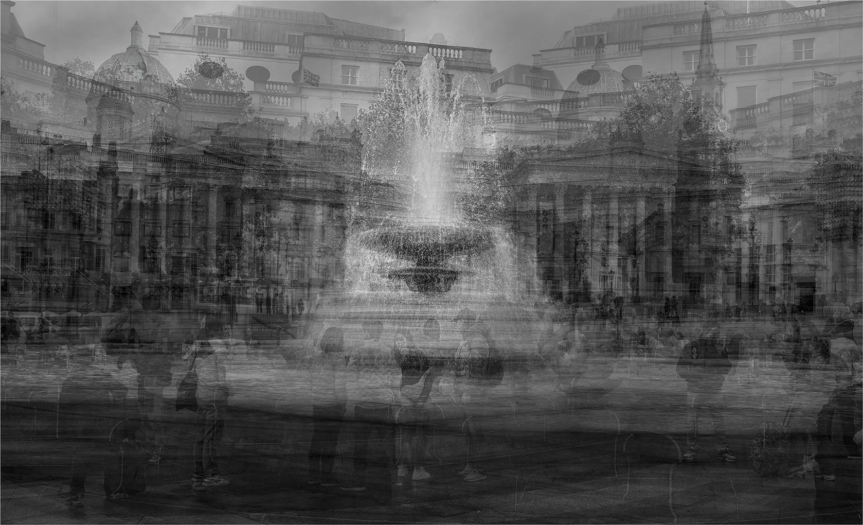 SS001-Trafalgar square fountain in the round.jpg