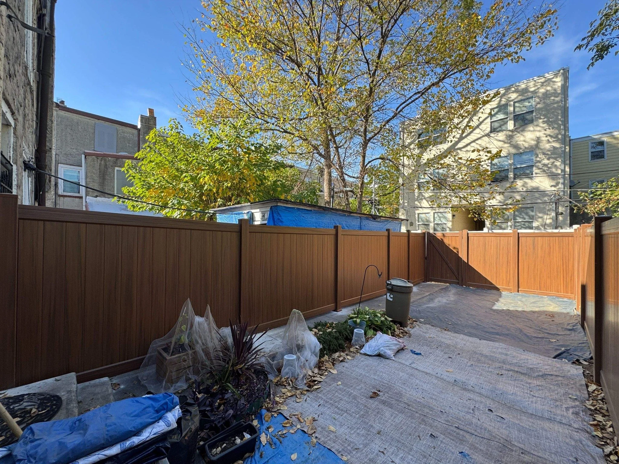 Beautiful 6' High Mocha Walnut Vinyl Privacy Fence.  This fence was installed in the Mantua section of  the greatest city in the world, Philadelphia !
:
:
:
:
:
________________________________________________

 #fences #fenceideas #fenceinstallers #