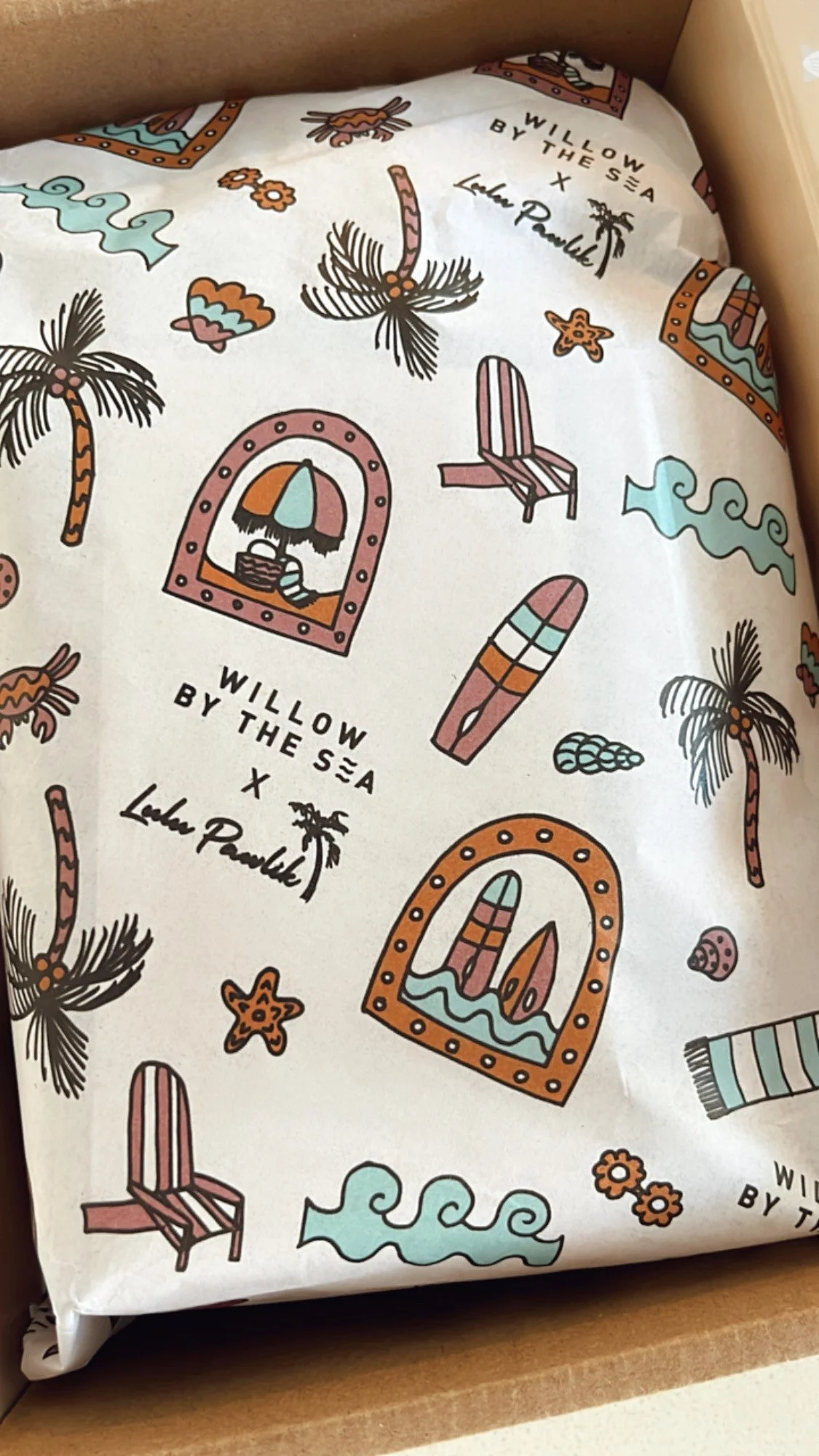Lulul Pawlik x Willow by the Sea cuctom gift wrap.jpg