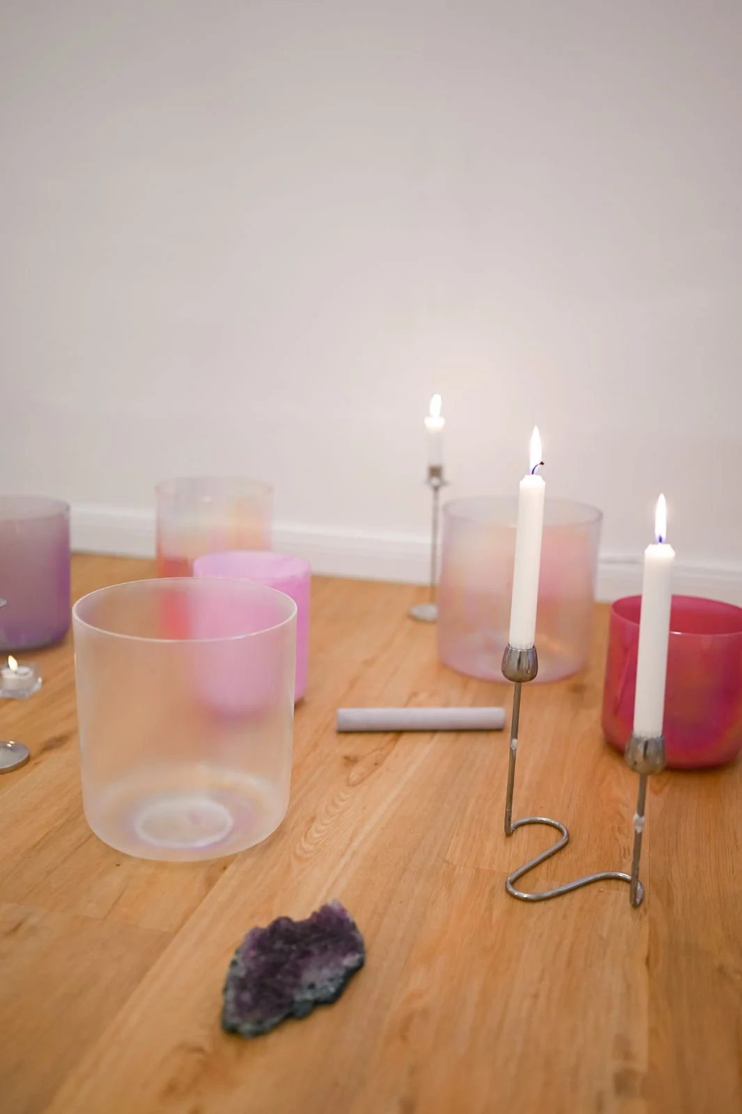 Kristallklangschalen der Marke MAYOKA Crystal Singing Bowls