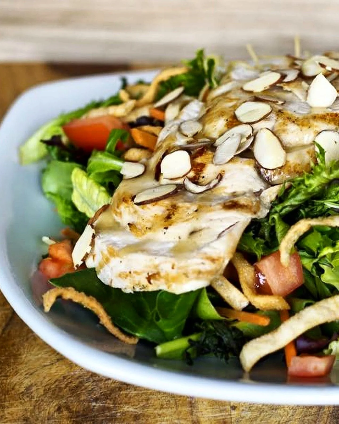 Thanksgiving has come and gone&hellip;so how about something a little lighter? 🥗

@citystreetsrest has you covered with refreshing favorites like their California Cobb and Honey Chicken &amp; Almond Salad. Fresh, flavorful, and just what you need po