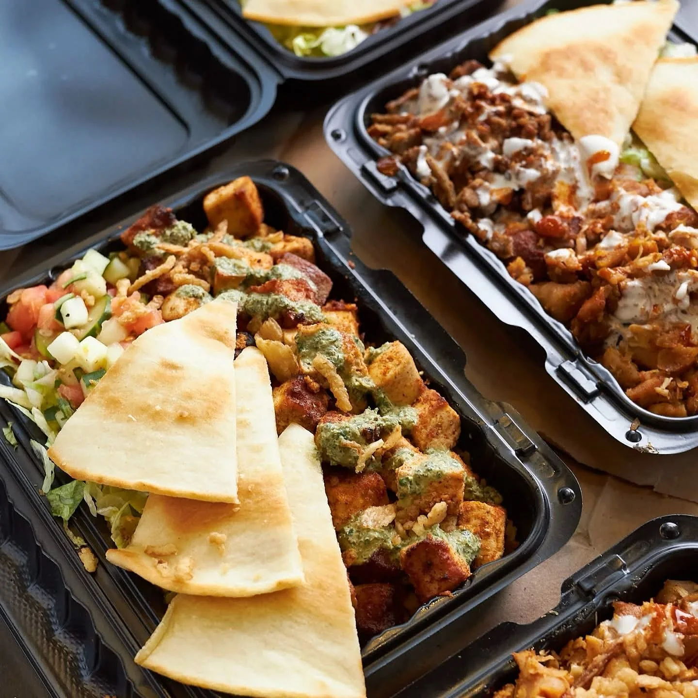 Step away from the holiday leftovers &amp; grab something fresh. 🎄➡️ 🍚

@cnrguys is serving up their fan-favorite &amp; chicken, gyro &amp; tofu bowls with all the signature sauces at @mightysqrl from 12&ndash;8PM today, 12/26.

📷 The Chicken &amp