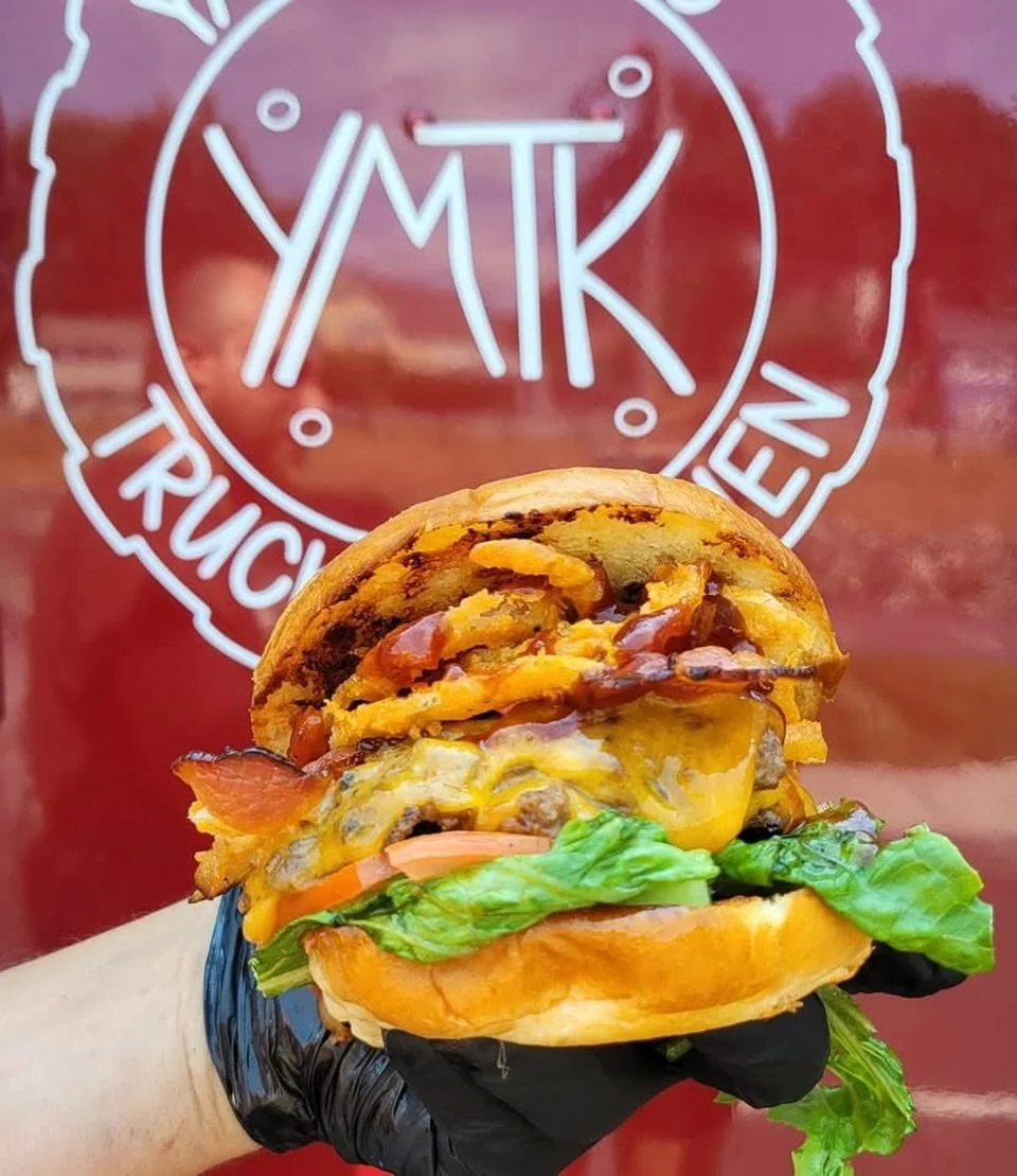 We think meal prep can take a backseat on Fridays. 😎

@yamotherstrucknkitchen is serving up fresh, hot, flavor-packed favorites every Friday at Waverley Oaks - from smashburgers &amp; chicken sandwiches to tacos, fries &amp; more. 🌮🍔🍟

Stop by, t