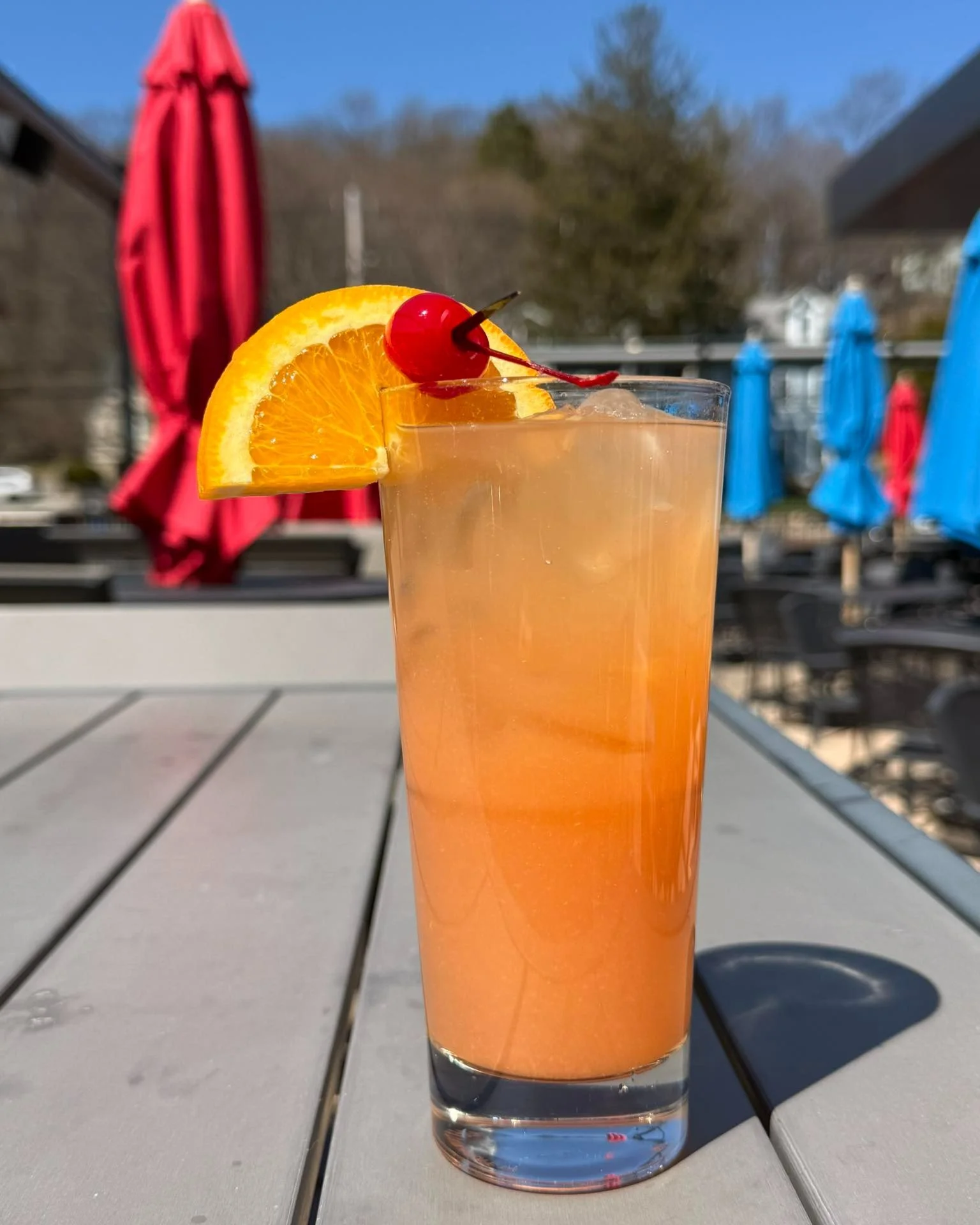 Sip, relax, repeat. 🍹☀️

The new Ruby Citrus G&amp;T is made for patio season with Hendrick&rsquo;s Gin, blood orange juice, Ocean Spray White Cranberry Juice, and tonic water.

📷@citystreetsrest
