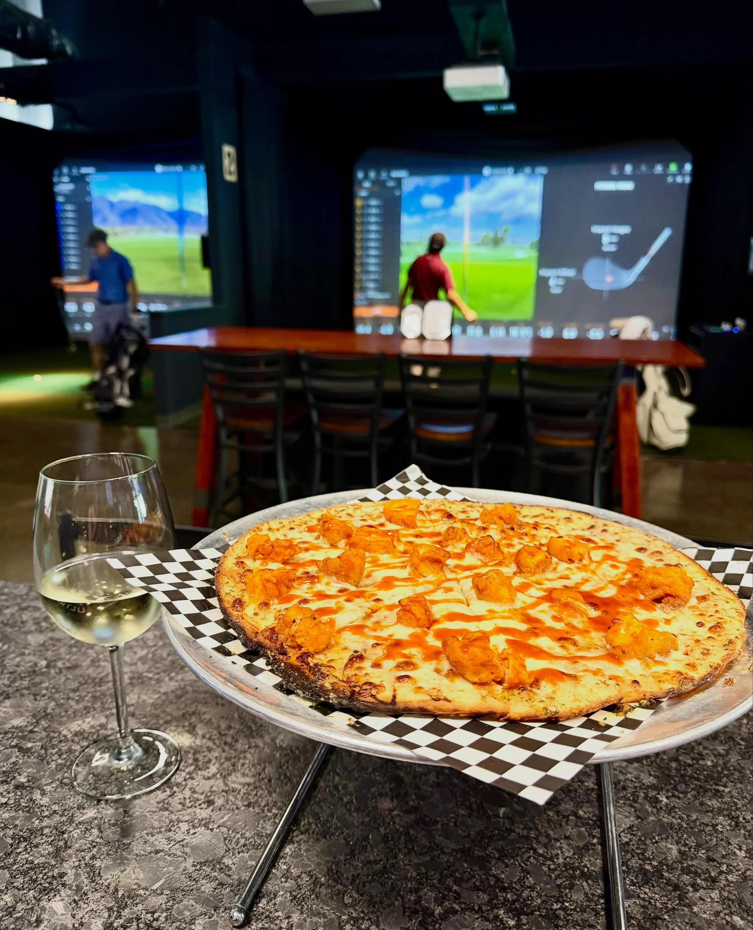 Pinot. Pizza. Putts. ⛳️🍷🍕 Friday, perfected. 🔥🙌

📍 @birdiebar_ 

#Waltham #Burlington #WaverleyOaks #ShoppesAtSimonds