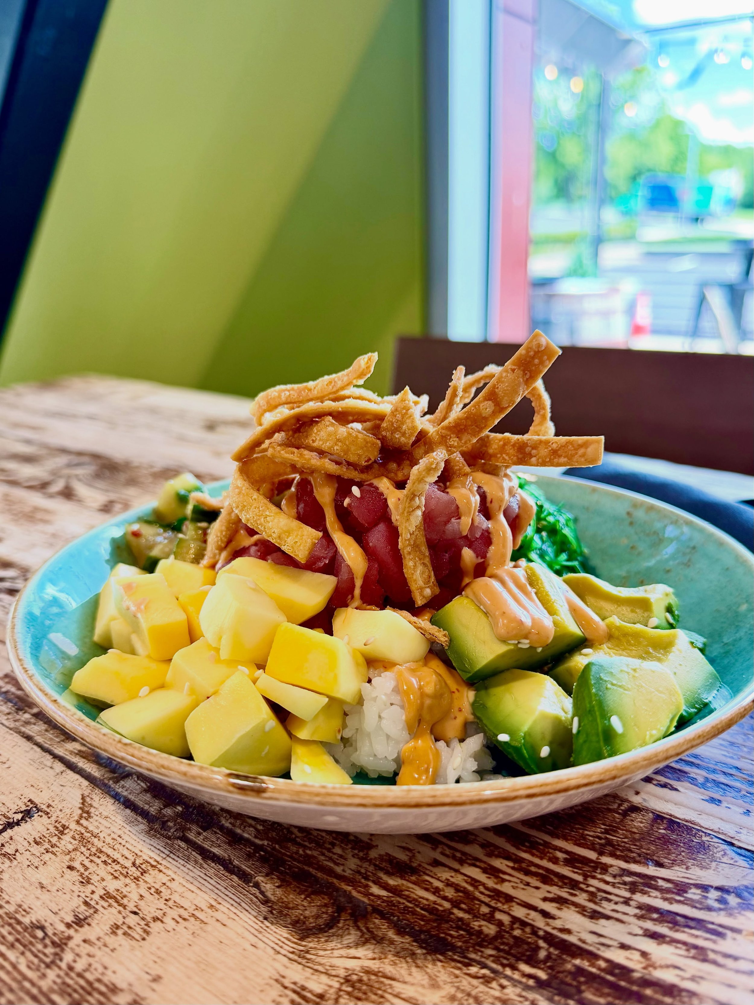Fresh, colorful &amp; packed with flavor. 🥭🥑🍣

@mightysqrl&rsquo;s poke bowl bringing a little taste of paradise with every bite! 🌴✨

📍 @mightysquirrelwaltham 

#Waltham #WaverleyOaks #MightySquirrel
