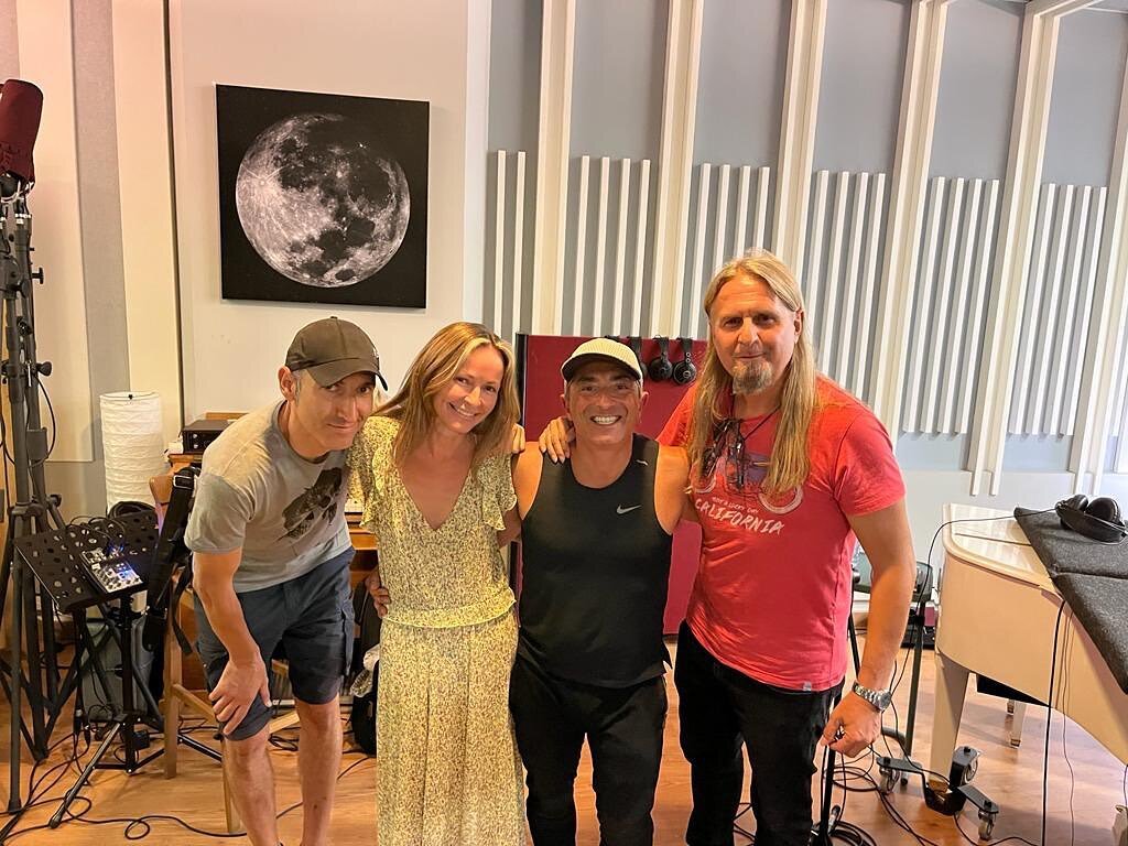 Less that 12 hours after ending the Joe Jackson tour in London I&rsquo;m back in Madrid Spain to rehearse with my dear friend and superstar, Sharon Corr. Alex Morell and Alfonso Samos&hellip; you guys all sound amazing. I&rsquo;m thrilled to be back.