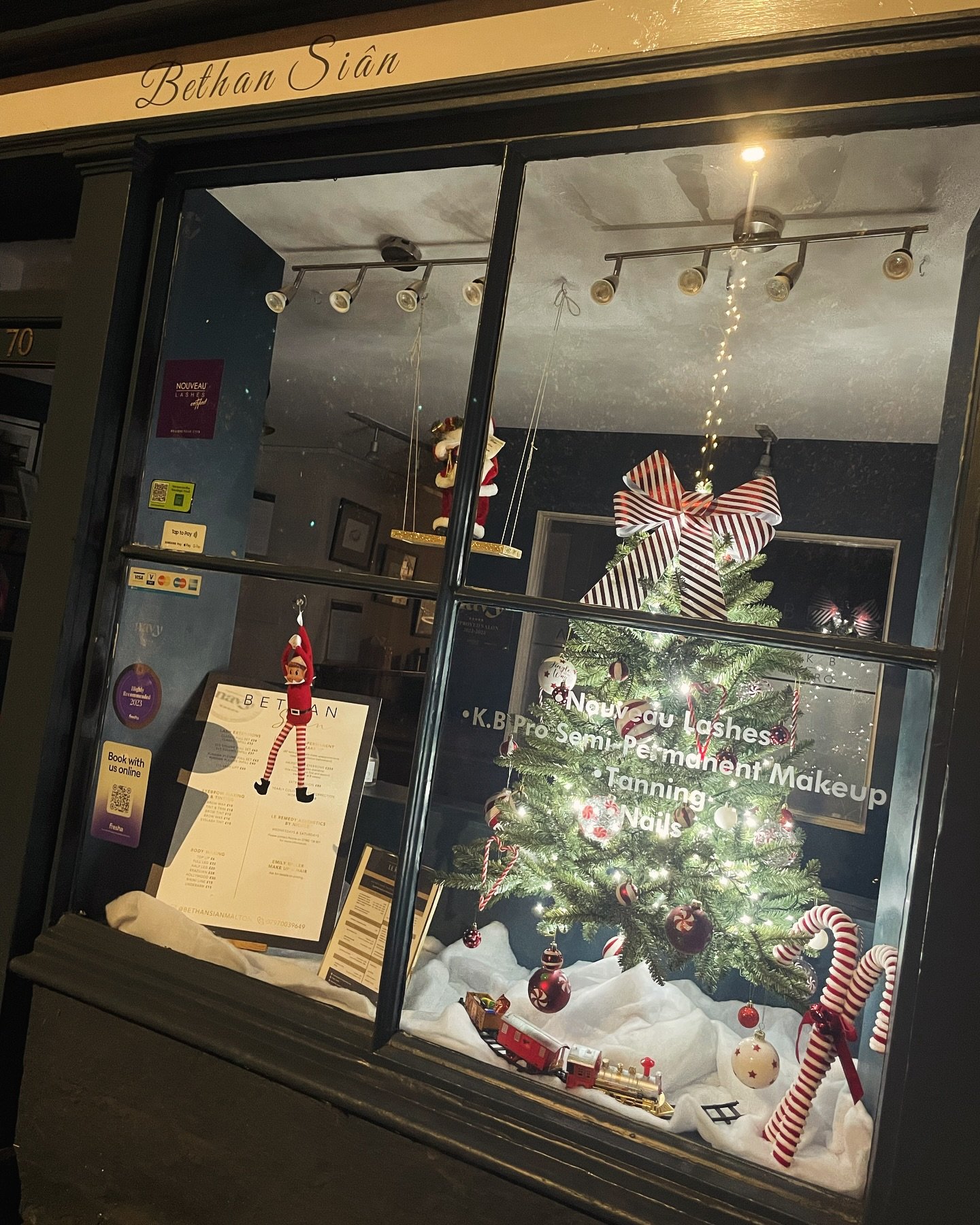 Festive feelings from now on in the salon 🎄✨

#christmasdecor #christmastree #christmasdecorations #christmaslights #elfontheshelf #santababy #christmastime #christmas #malton #northyorkshire