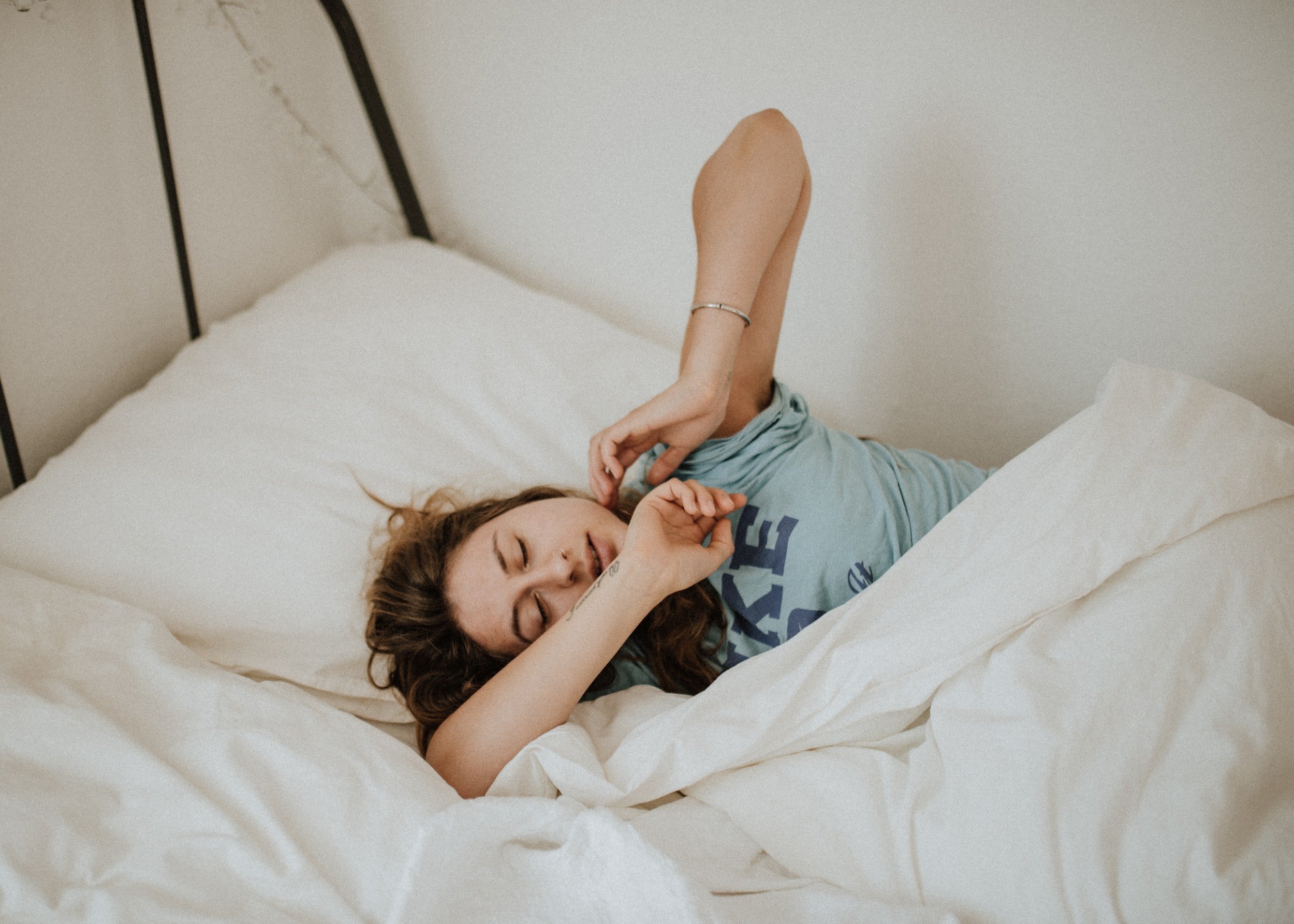 Do you live with insomnia? CBD with melatonin may be an alternative to help you get back to normal sleep.