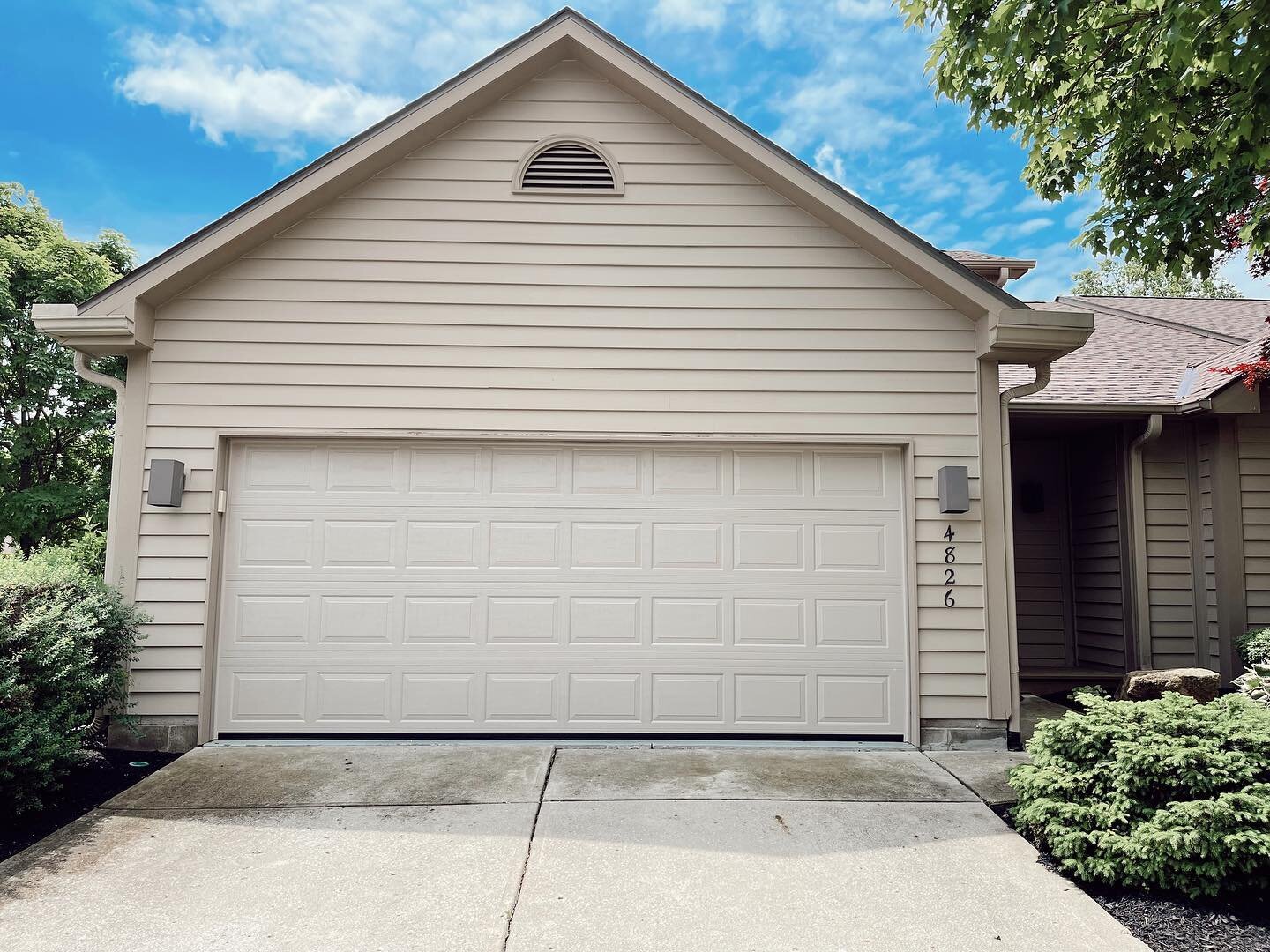 Door replacement in the color sandstone