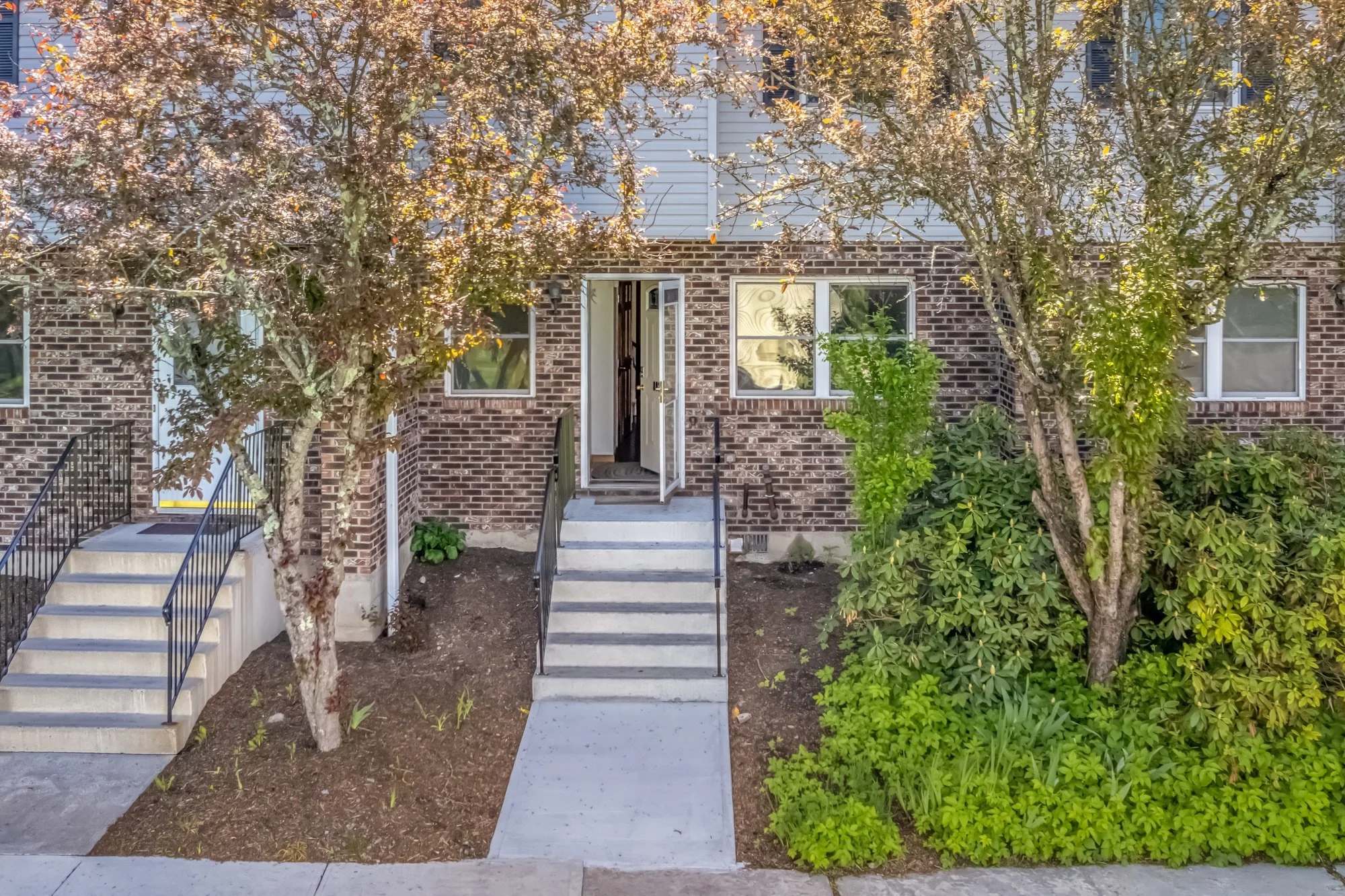 Welcome to 802 Briarwood Court- easy living in this spacious townhouse tucked away in one of New Paltz&rsquo;s most convenient neighborhoods. With its central village location, you&rsquo;ll be moments from SUNY New Paltz, the vibrant downtown, the Tr