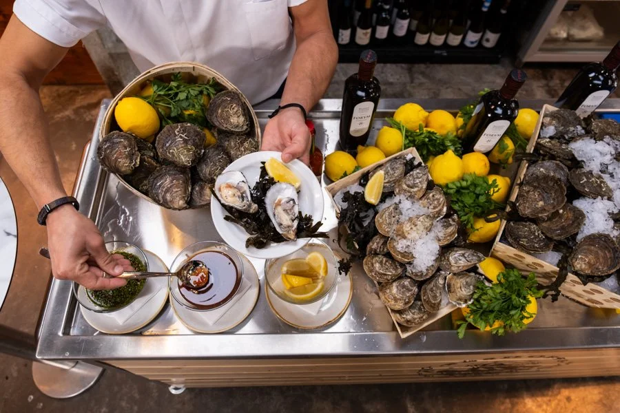 Beshoffs-the-market-oyster-station-1278.jpg