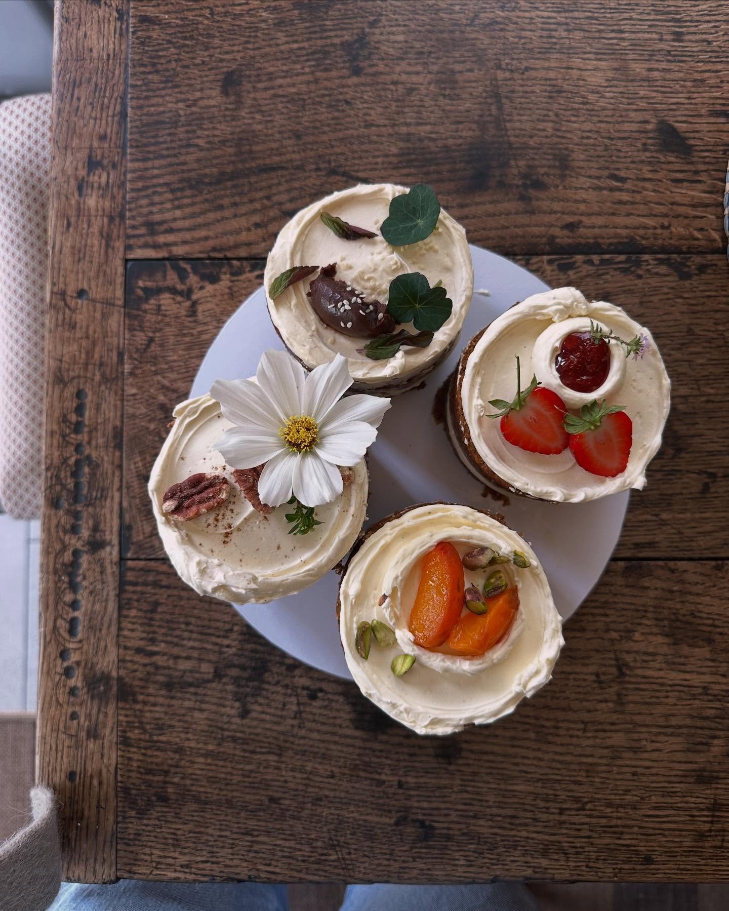 Little cakes for fabulous friends 🤍

I&rsquo;m not taking so many cake orders these days, but it&rsquo;s nice to make cakes for friends! Cake tasters for a wedding in June, decorated with a few little bits from pots in my garden!

#weddingcake #cake