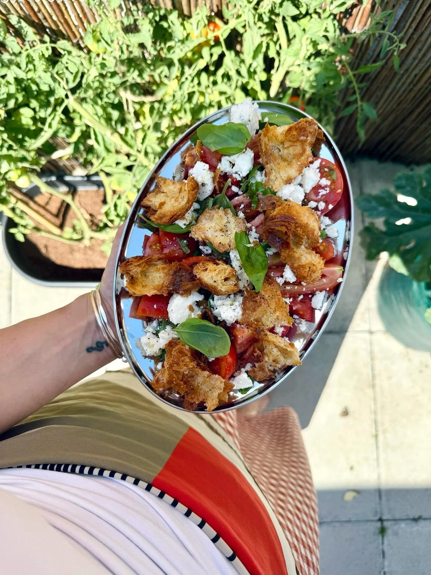 A Sunday well spent - croissant croutons and homegrown tomatoes 🍅 I tore up my leftover pastry from @forno.cl.london with a drizzle of olive oil and salt and air fried for 5 mins - tomatoes, basil, feta, salt and pepper and a good drizzle of @the.gl