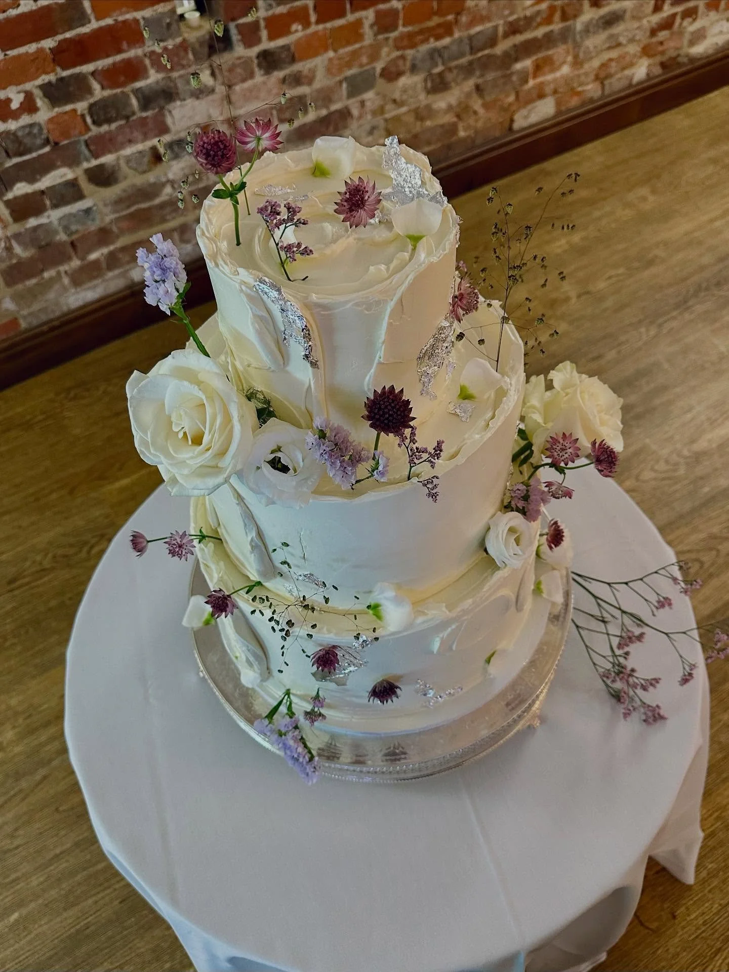 A wedding cake from way back in June, on a beautiful sunny day in Berkshire 🌞

I&rsquo;m making very few wedding cakes these days, but this one I couldn&rsquo;t turn down! For a sweet sweet couple, Teddy and Ioana, who supported me throughout my loc