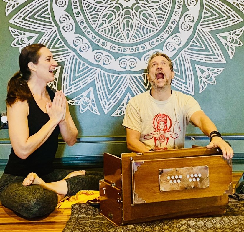 Chanting_1.jpg