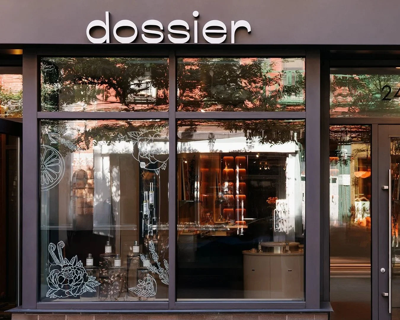 Dossier Storefront