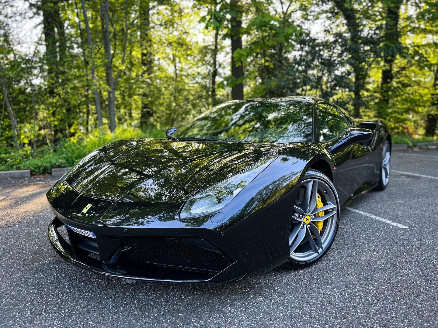 🕷️&nbsp;FERRARI 488 SPIDER&nbsp;🕷️ 

&Eacute;quip&eacute;e d&rsquo;un &laquo;&nbsp;V8 bi-turbo&nbsp;&raquo;, &eacute;lu moteur de l&rsquo;ann&eacute;e &agrave; 4 reprises, cette Ferrari 488 Spider a re&ccedil;u une protection hybride :
&nbsp;
Apr&e