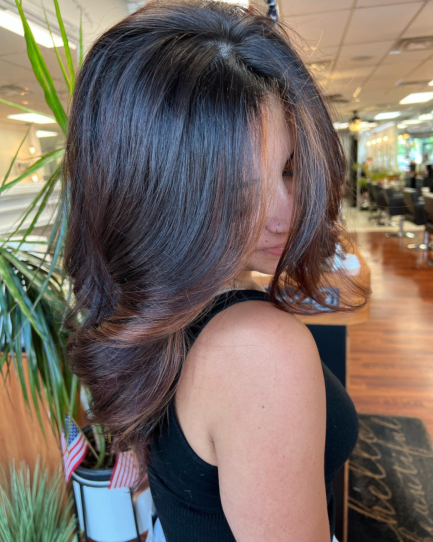 Cinnamon spice💥

&bull;

&bull;

&bull;

&bull;

#americansalon #matrixcolor #redkenshadeseq #leafandflowerhair #biolage #amikahairproducts #shinyhair #healthyhair #longislandsalon#hairstylistlife
