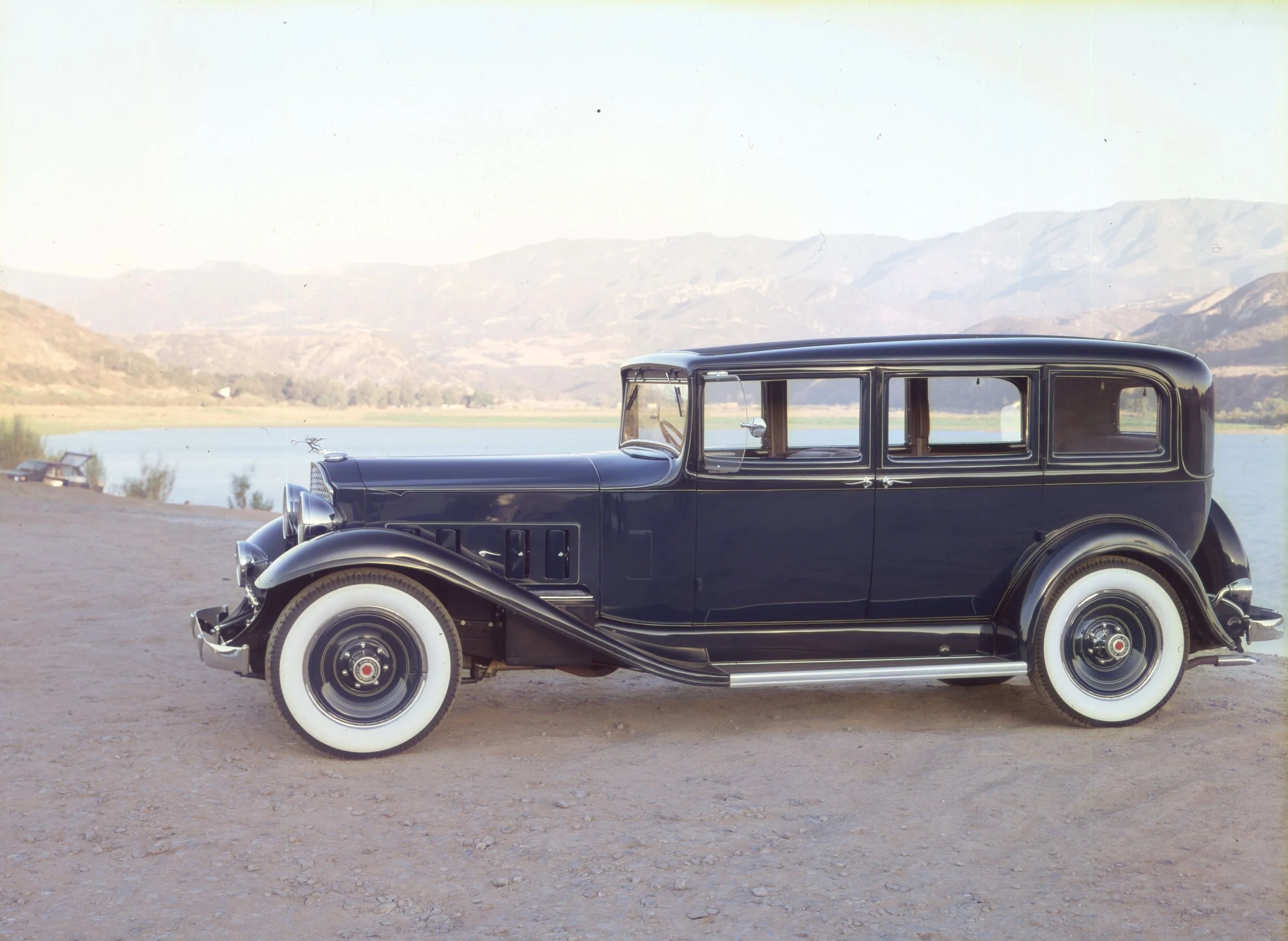 Packard 1932 902 Standard Eight 7-Passenger Sedan