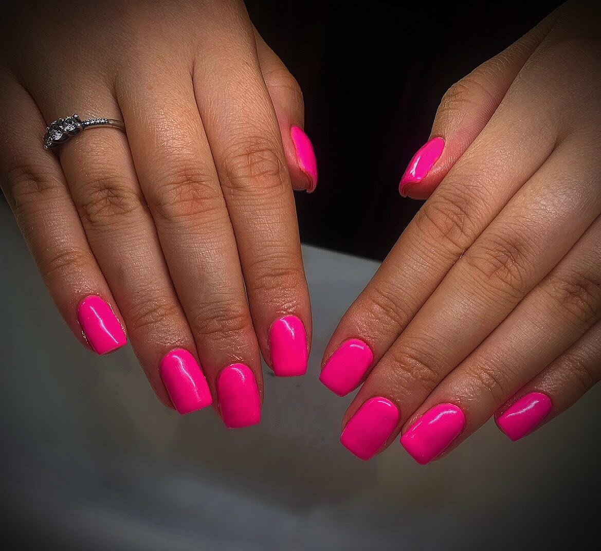 Builder gel nail infills with the beautiful statement pink colour- bleeding heart- by the gel bottle💖

Manicure by @amys_beauty_ox 🎀

#nails #buildergel #gelinfills #pink #pinktomaketheboyswink #fresh #manicure #redditchbeauty #beauty