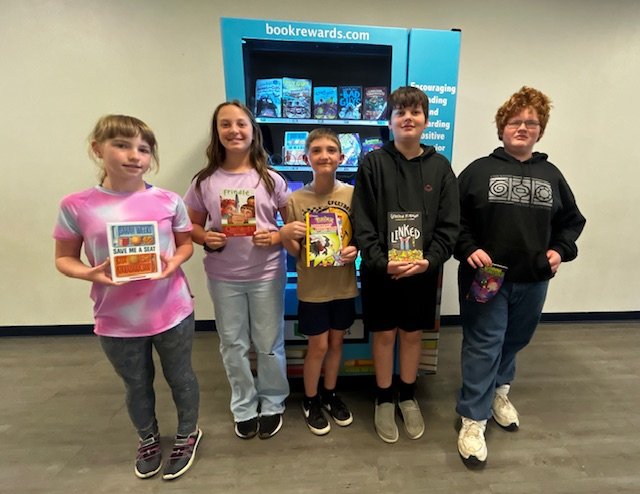 Thank you, Achille Elementary School, for sending us these amazing pictures of your students enjoying their book vending machine.
#BookVendingMachine #schoolstore