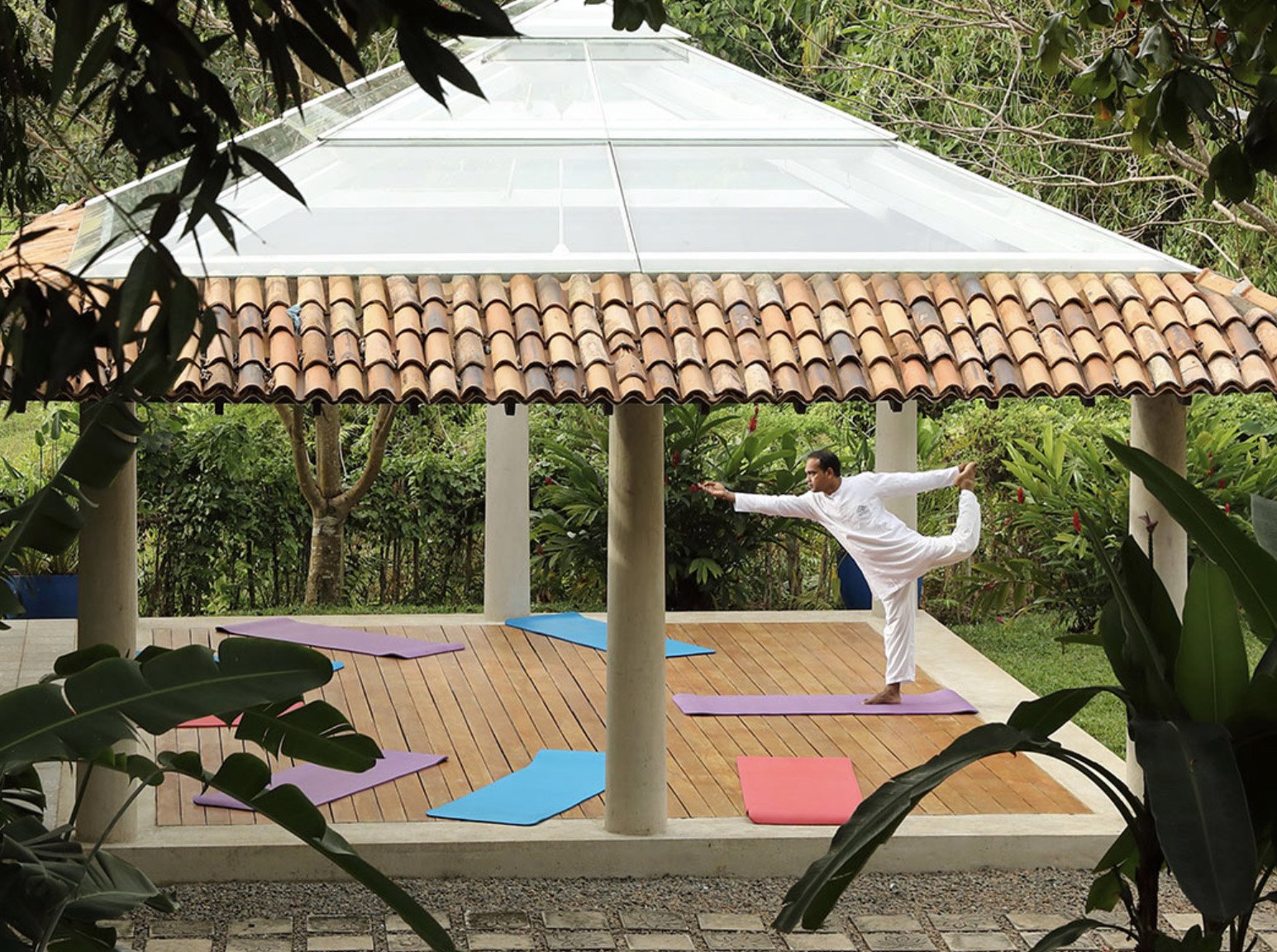 YOAS Sri Lanka yoga 2.jpg