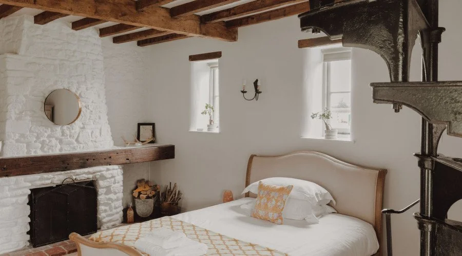 QoR Venues 42 Acres bedroom with beams.jpg