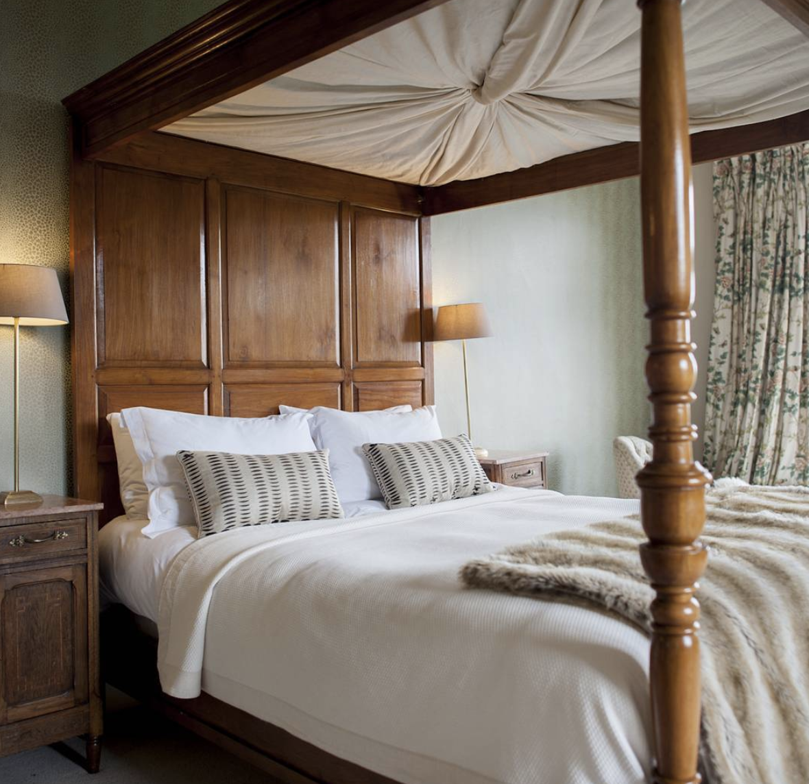 Jiva Healing England Devon Old Rectory four poster.png