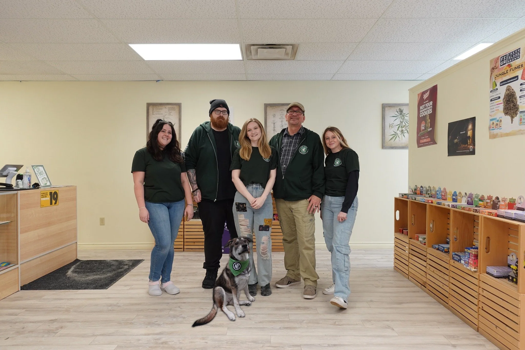 Meet the 2026 team repping our new merch! 💚 Big thanks to our incredible community for all the love and support. Now swipe right&hellip; because we couldn&rsquo;t resist a silly one 🤪➡️ 
#naturallybongins #elevatedheadshop
