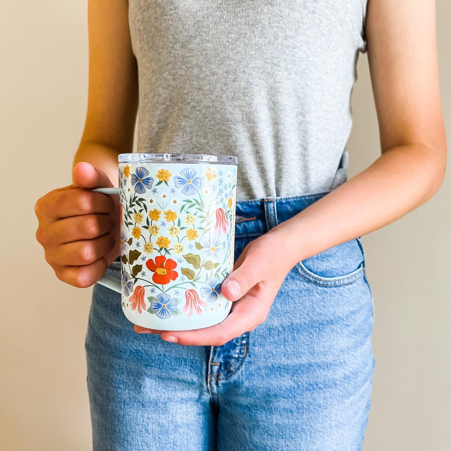 A great gift for mom! It keeps drinks warm for up to 3 hours, holds 16 oz, has a non-slip bottom, and it&rsquo;s BEAUTIFUL (just like mom)!!

#riflepaperco #corckcicle #mothersday #mothersdaygift #mug #insulatedtumbler #drinks #coffee #shopsmall #sho